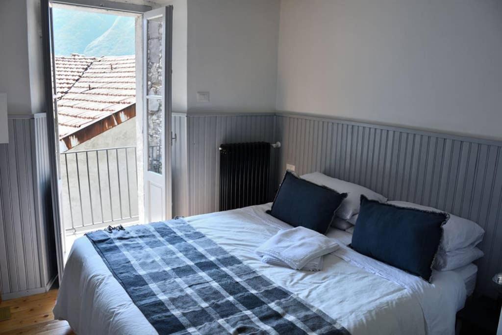 Rocks Apartment Colonno Экстерьер фото